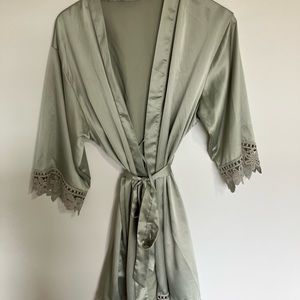 Birdy Grey Robe